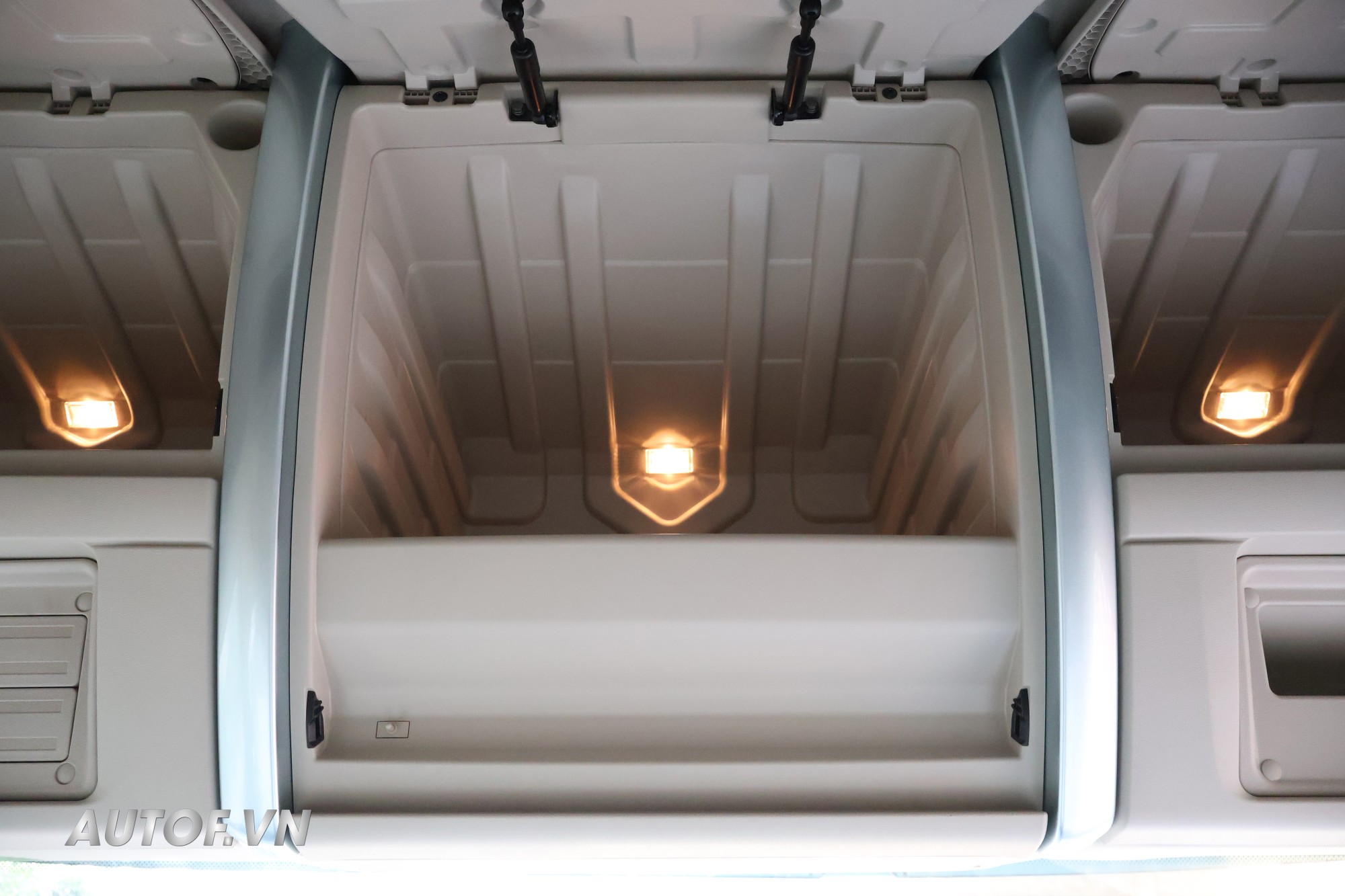 Xe tải Chenglong 5 chân H7 360Hp Thùng 9m7 (03/2026)